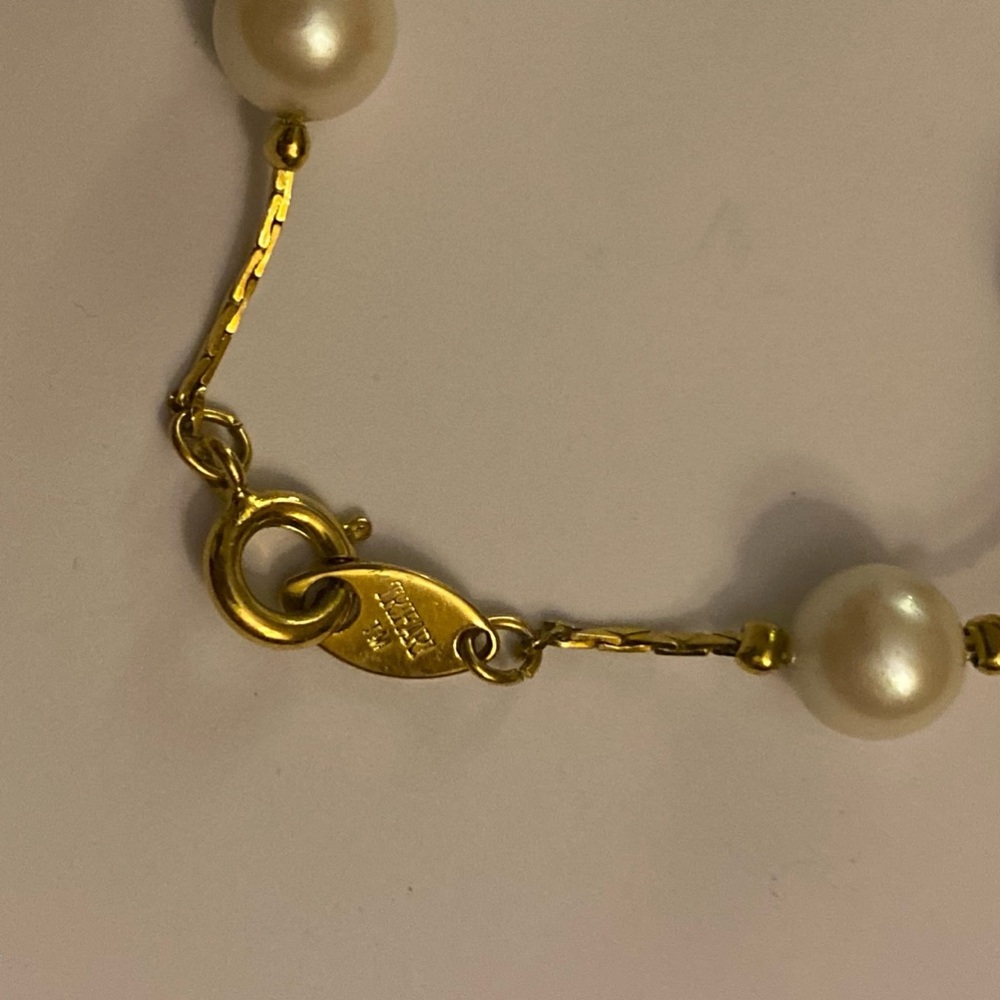 Vintage Signed Trifari Gold Tone Faux Pearl Bracelet Dainty Wedding Bride Gift - Picture 4 of 12